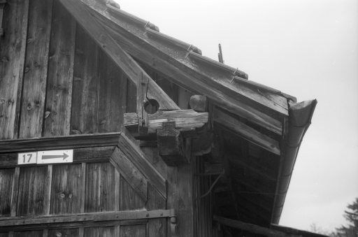 Volketswil, detail barn between Pfarrain 13 and 15