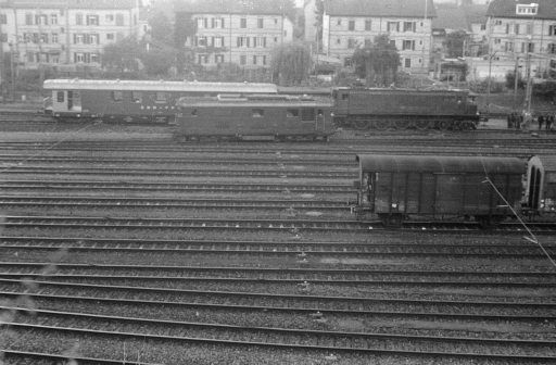 Winterthur, SBB Rb, Ce 6/8 14283 against Ae 4/7 10930, auxiliary loco Bm 4/4 I and II, Ae 3/6I