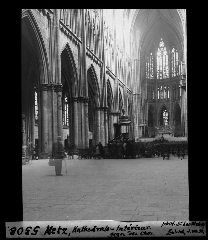 Metz, Cathedral Intérieur against the choir