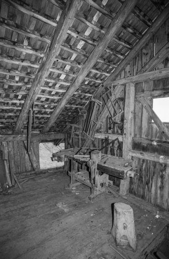 Alten, Ellikonerstrasse 8.1. attic, interior view with workbench and tools