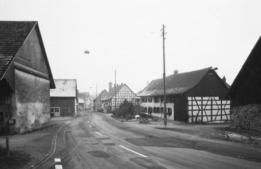 Oerlingen, view into Schaffhauserstrasse, looking south-southeast (SSE)
