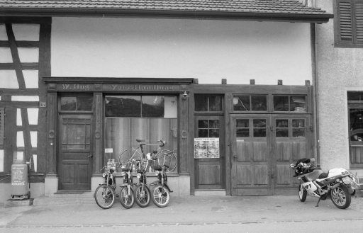 Kleinandelfingen, Schaffhauserstrasse 17, E-side, store front