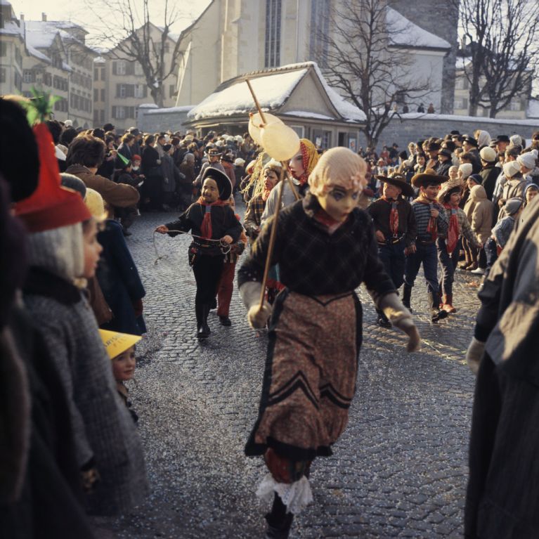 Appenzell custom : Gidio trouser kick, children's procession masked