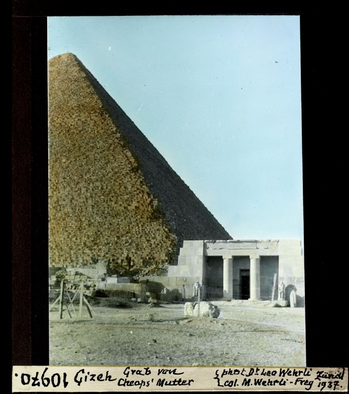 Giza Cheops pyramid, tomb of Cheops' mother