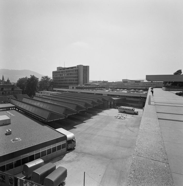 Bern, Bahnhof, Postautostation, Hochhaus der Schanzenpost, Blick nach Südwesten (SW)