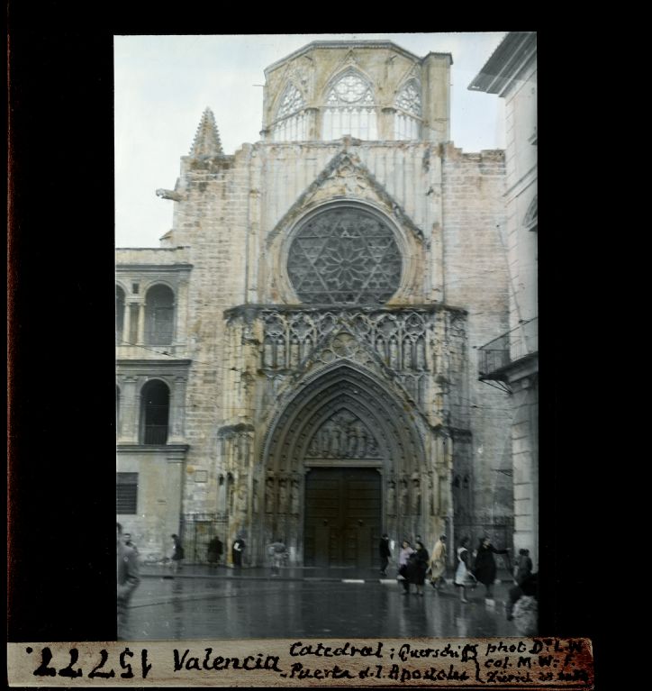 Valencia, Catedral, transept with Puerta de los Apóstoles