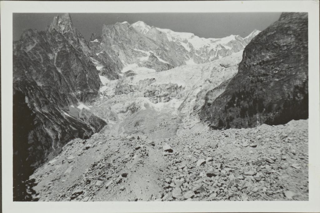All, de Pouterey, les Dames Anglaises & le Mont-Blanc de Courmayer with Brenva Glacier [Aiguille de Peuterey, Aiguilles des Dames Anglaises & le Mont-Blanc de Courmayeur with Brenva Glacier].