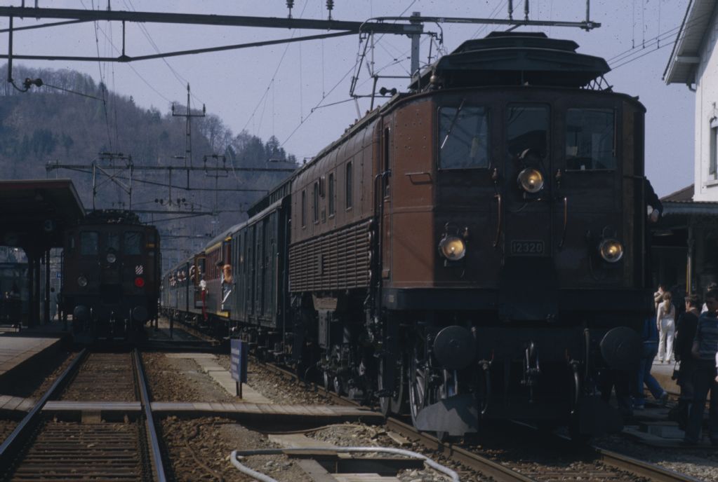 Wettingen, historical express train "1930" of the SBB with Be4/6 13320