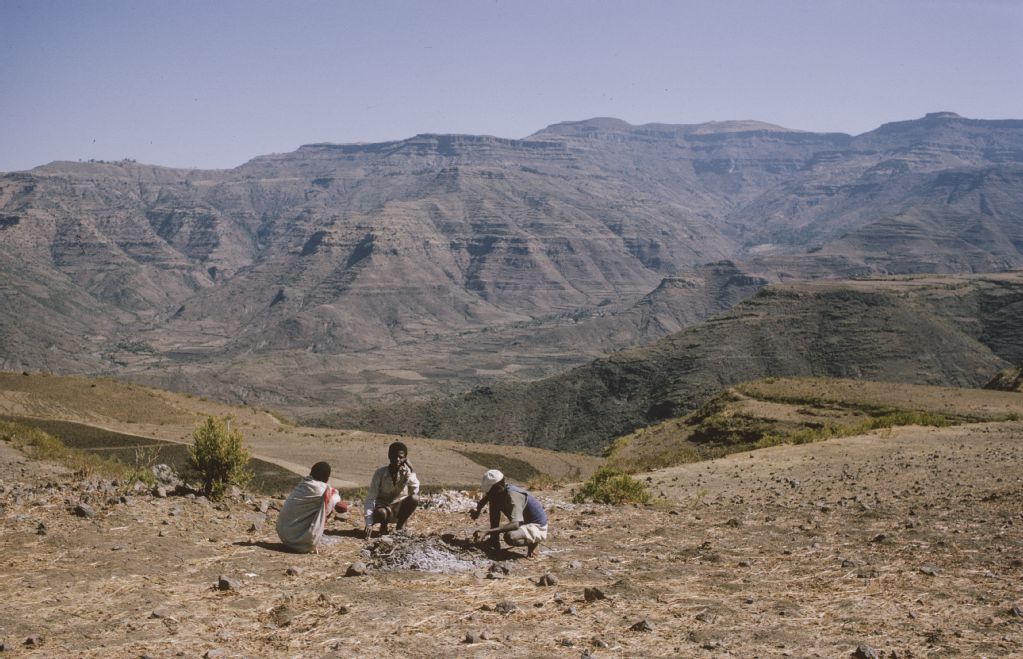 Ethiopia, rest on high plateau with picnic