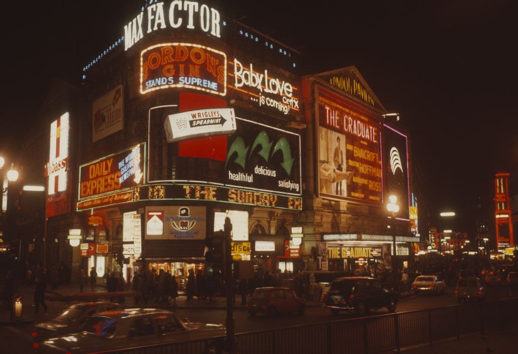 London by night, Piccadilly Circus
