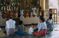 Burma, Rangoon, Sule pagoda, praying believers