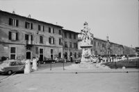 Pisa, Piazza Arcivescovado, Fontana dei Putti