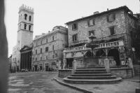 Assisi, Piazza del Comune, Fontana dei Tre Leoni, Chiesa di Santa Maria sopra Minerva