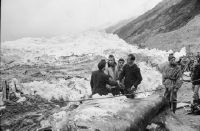 Mattmark, rescue work after the break-off of the Allalin glacier
