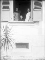 Nüesch family at the window