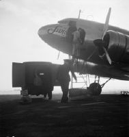 Cargo loading into the Douglas DC-3-216, HB-IRI in Dübendorf