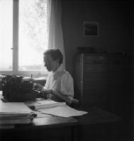 Hedwig Brack at the typewriter