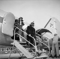 Passengers disembarking from a Sabena Douglas DC-3 in Dübendorf