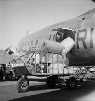 Cargo loading into the Douglas DC-3-216, HB-IRI in Dübendorf