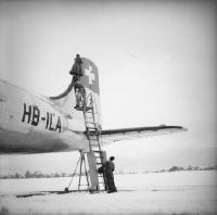 Mechanic at the tail of the Douglas DC-4-1009 A, HB-ILA "Genève" in Geneva-Cointrin