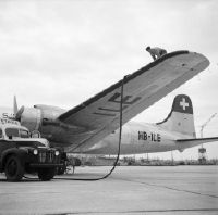 Refueling of the Douglas DC-4-1009 A, HB-ILE "Zurich" at Geneva-Cointrin