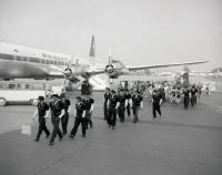 Yodel group in front of the Douglas DC-7C-1229 C Seven Seas, HB-IBN "Bern" in Zurich-Kloten