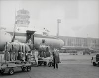 Clothes loading into the Convair CV-440-11 Metropolitan, HB-IML "Glarus" in Zurich-Kloten