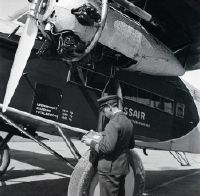 Captain Franz Zimmermann with a route map in front of a Fokker F. VII b-3m of Swissair in Dübendorf