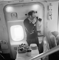 Photographer next to door 1-1 (first door on the left) in the first class cabin of a Swissair B-747-257B on the flight Zurich - New York (ZRH - NYC)