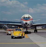 Follow-me vehicle in front of McDonnell Douglas DC-8-62 CF, HB-IDH "Piz Bernina" at Zurich-Kloten Airport