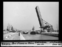 Port St. Louis du Rhône, lifted bridge from south