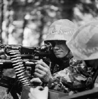 Machine gun squad with MG51