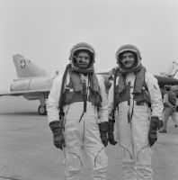 Test flights of the Mirage IIIS/IIIBS from an airfield in France with KTA pilots H. U. Weber and H. Häfliger