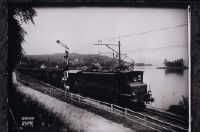 Richterswil, Lake Zurich with railroad line Zurich-Sargans, SBB locomotive Ae 4/7 1092x, repro from works photograph Oerlikon 29397, before 1930
